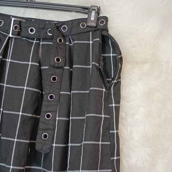 Hot Topic Black Plaid Skirt With Belt Size XL - Picture 5 of 7